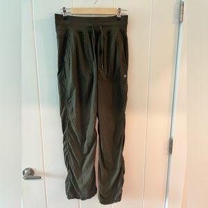Olive LULULEMON dance studio jogger pant size 6